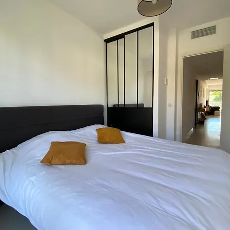 Exceptional Center Sea View And Swimming Pool Live In Parc Bruyere